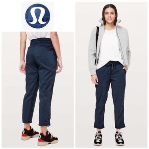 Lululemon Sz 8 Dance Studio Crop *25" in True Navy Size 8